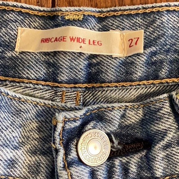 Levi’s rib cage wide leg, light wash denim blue jeans. Women’s size 27 - Picture 6 of 16